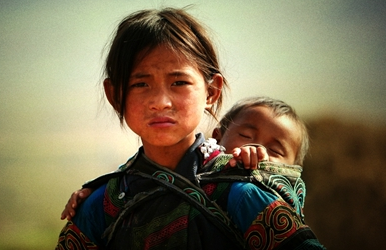 對于留守兒童普遍存在的心理問題，我們應(yīng)該如何解決呢？