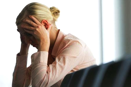 當(dāng)我們被煩躁的情緒包圍怎么辦？煩躁癥癥狀和治療方法