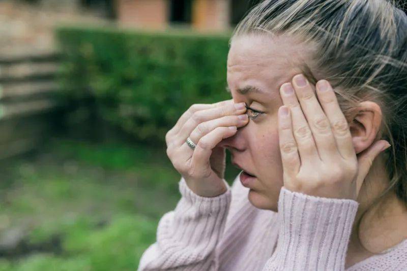 癔癥癥狀的主要表現(xiàn)有哪些，總想自己呼吸困難？