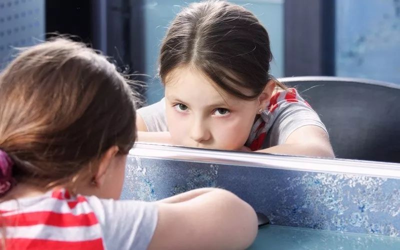 自卑的孩子怎么辦，有什么方法調(diào)整？