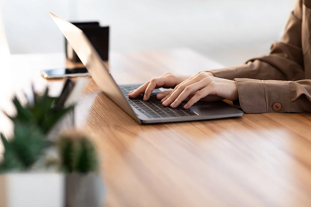 浮躁的社會，更應(yīng)低調(diào)做人高調(diào)做事