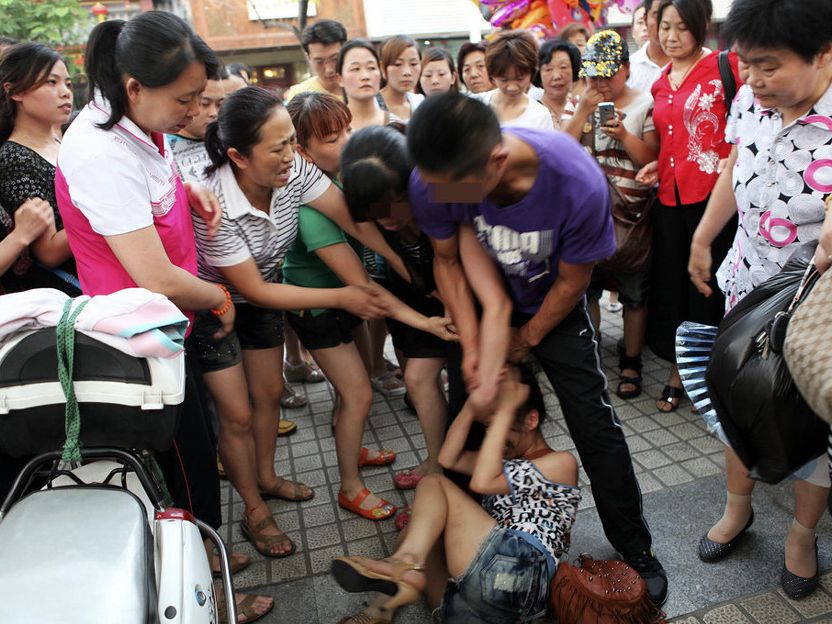 當街打小三：情感矛盾與法律糾紛之間的關(guān)系