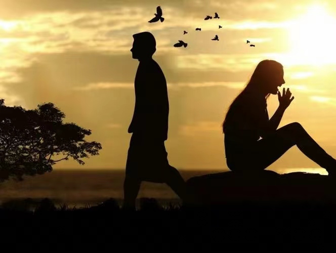 分手后的情感與未來(lái)：24歲走出分手陰影的心理歷程