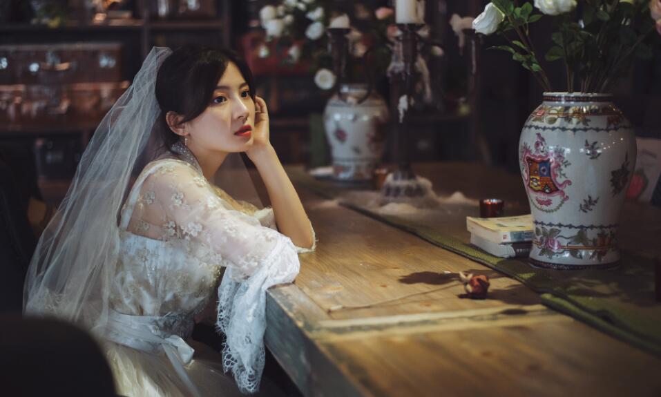 人格的形成與早期撫養(yǎng)者有著直接的關(guān)系