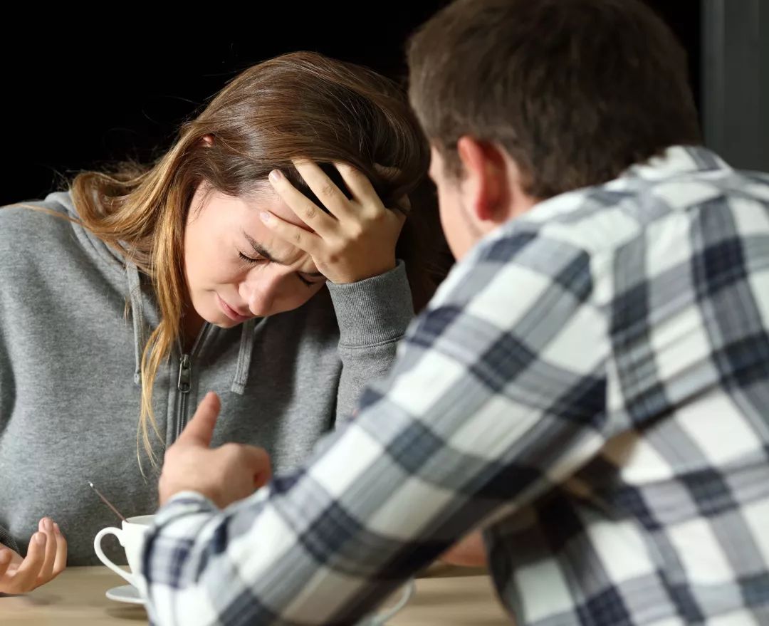結(jié)婚31年老公多次出軌，選擇原諒的妻子后來(lái)怎么樣了？