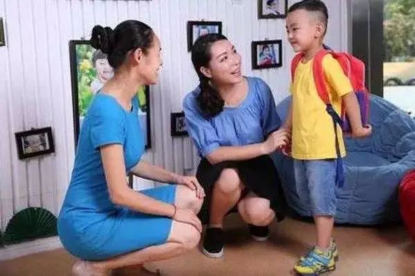 家校溝通中老師應(yīng)該起到什么作用？