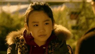 少年之惡從何而來？7歲女孩眼睛被塞十幾張紙片