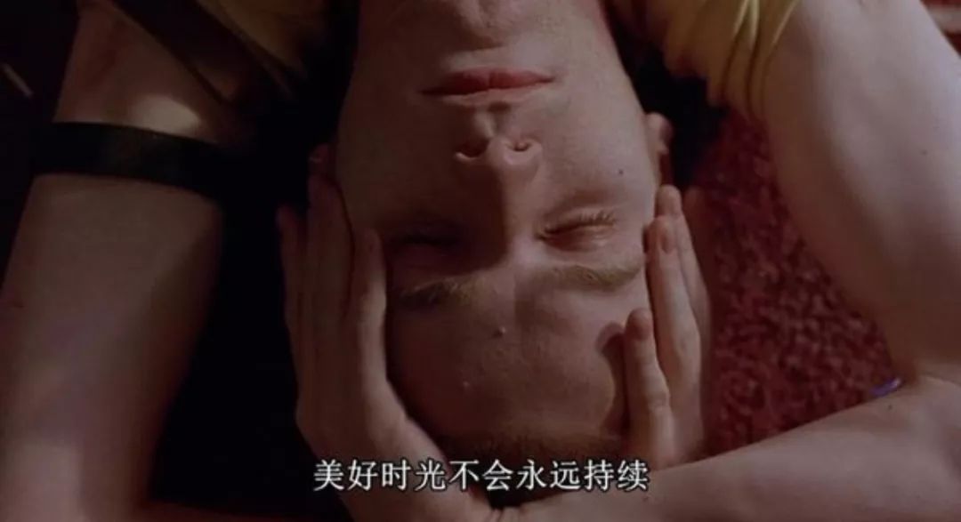 抑郁的人裝正常，正常的人裝抑郁