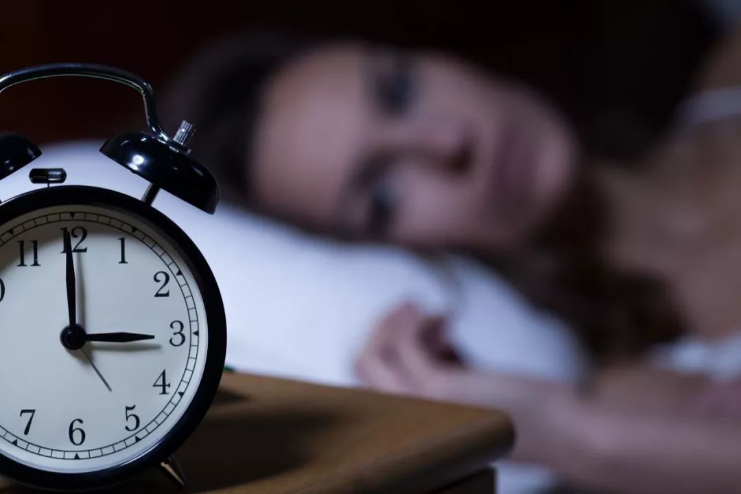 焦慮很可能是睡眠不足導(dǎo)致的，但不必過分擔(dān)心