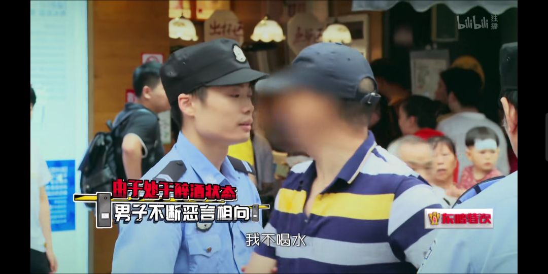 凌晨一點(diǎn)撬鎖開(kāi)門(mén)，大媽搶劫分手老伴：解放西沒(méi)有愛(ài)情，只有溫情