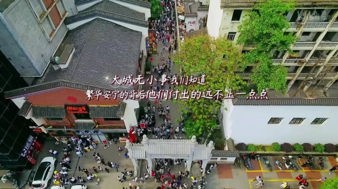 凌晨一點(diǎn)撬鎖開(kāi)門(mén)，大媽搶劫分手老伴：解放西沒(méi)有愛(ài)情，只有溫情