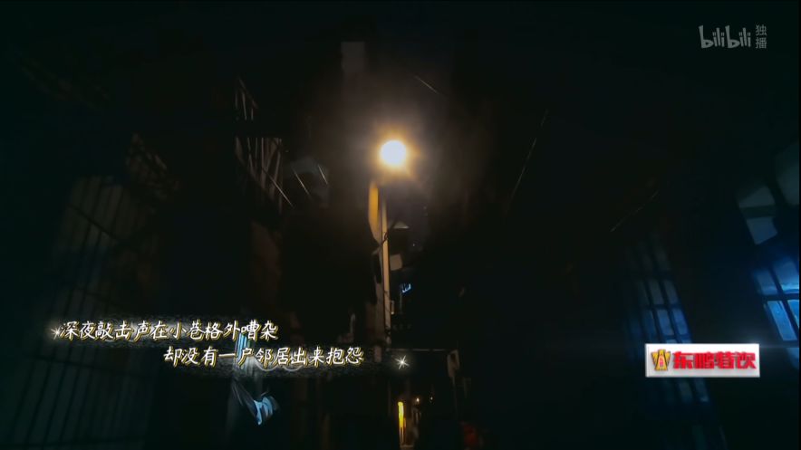 凌晨一點(diǎn)撬鎖開(kāi)門(mén)，大媽搶劫分手老伴：解放西沒(méi)有愛(ài)情，只有溫情