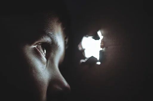 父母吵架，失手讓4歲兒子墜亡丨關(guān)于父母吵架對(duì)孩子的影響