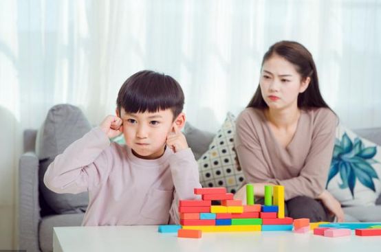 孩子易怒易哭鬧是心理問題嗎、該如何調(diào)教？