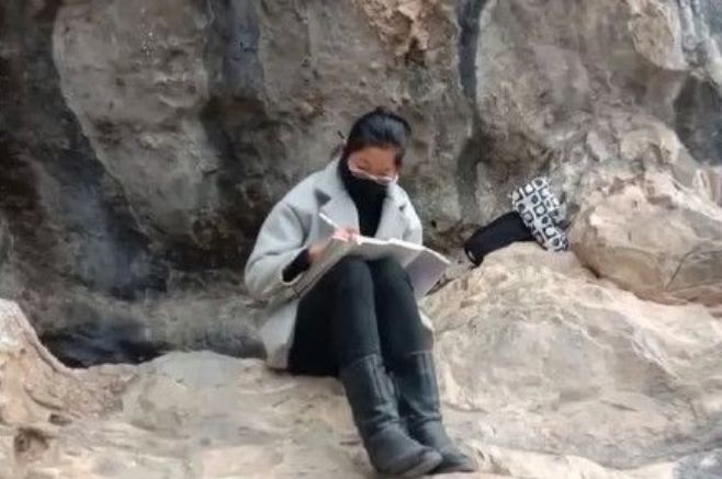 女孩無手機(jī)上網(wǎng)課自殺？你沒窮過，你真的不懂