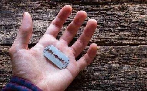 身邊的人有自殺傾向，我們該怎么辦？