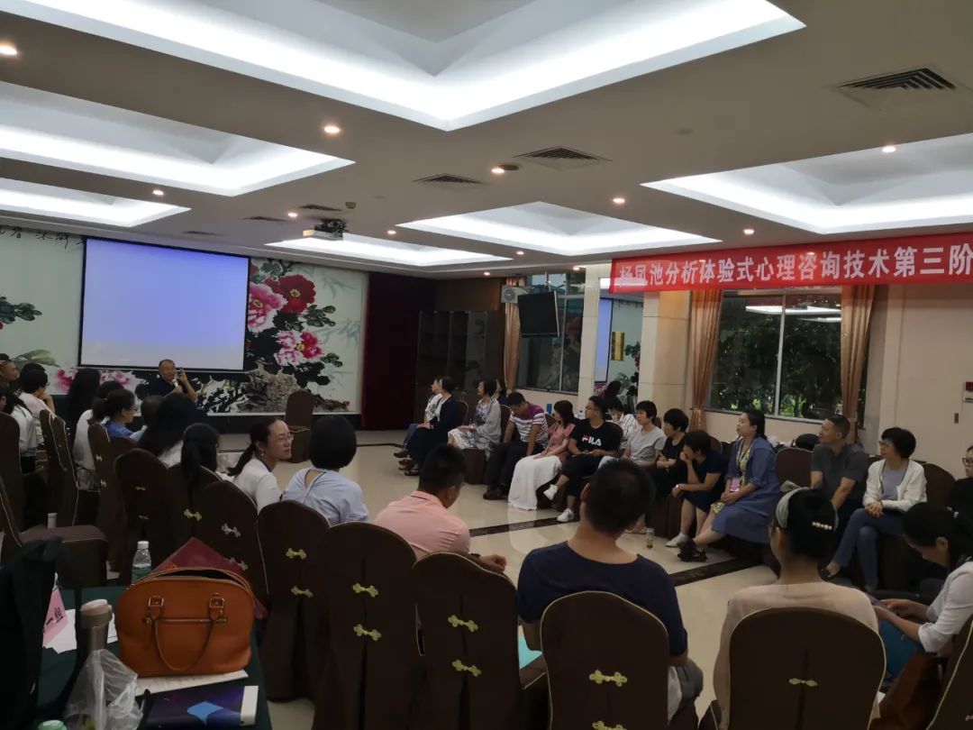 從學(xué)習(xí)的本質(zhì)，分析體驗(yàn)式心理咨詢是如何起效的