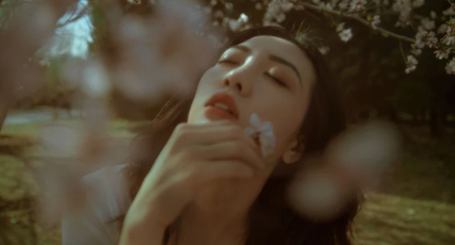 胸大的女孩更容易睡嗎？