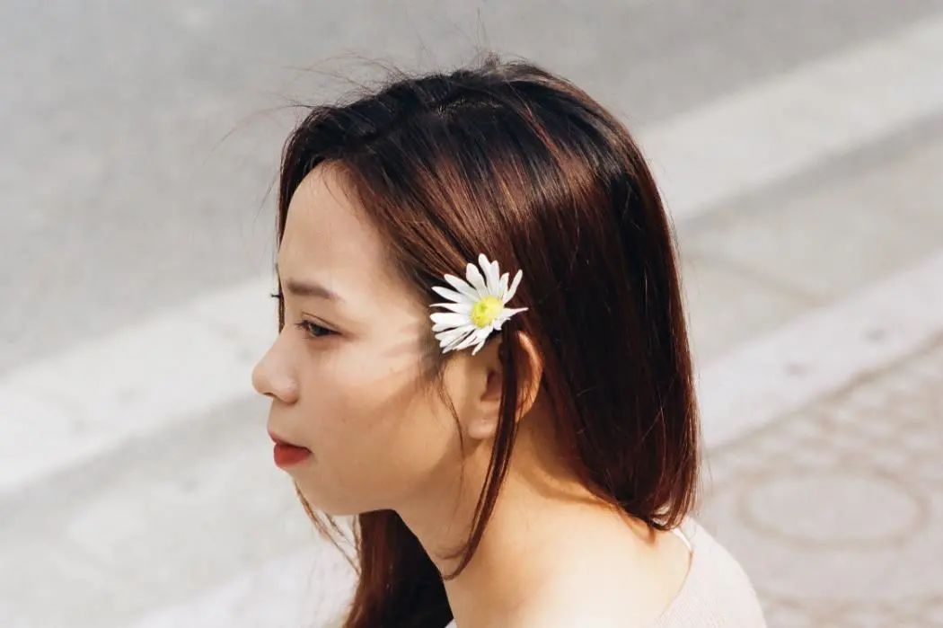 女生叫你哥說明什么，多半是給你這3個(gè)暗示