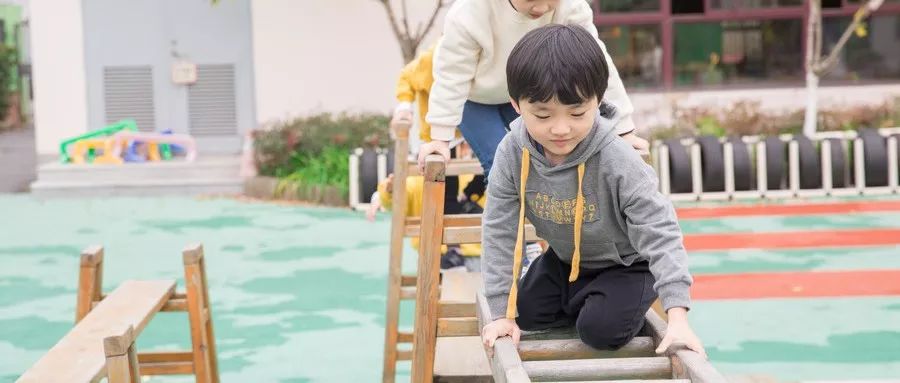 你不是怕孩子自卑，你是怕自己被人瞧不起