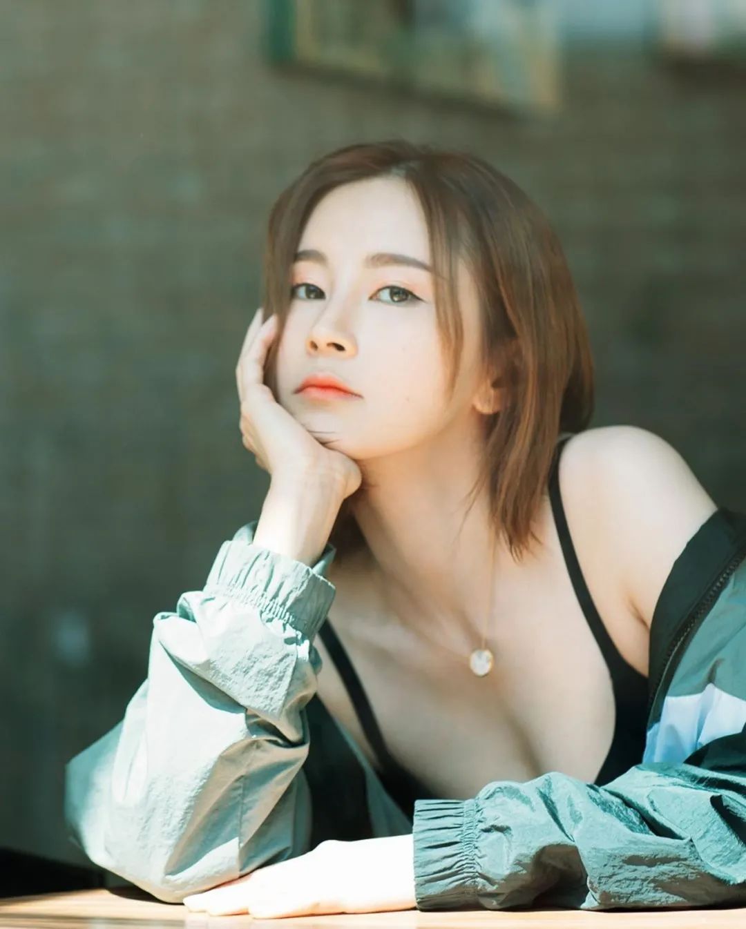 嫩模始祖新劇大玩雙性戀，曾做小三患上抑郁癥