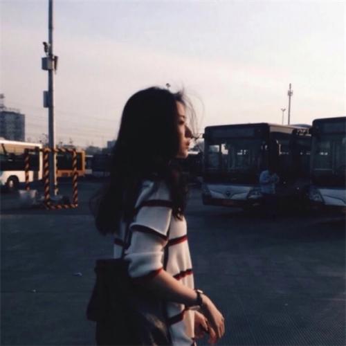 女人想你了，通常用這四種方法暗示你