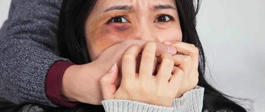 網(wǎng)紅拉姆被前夫家暴致死，女性受到毆打何時止