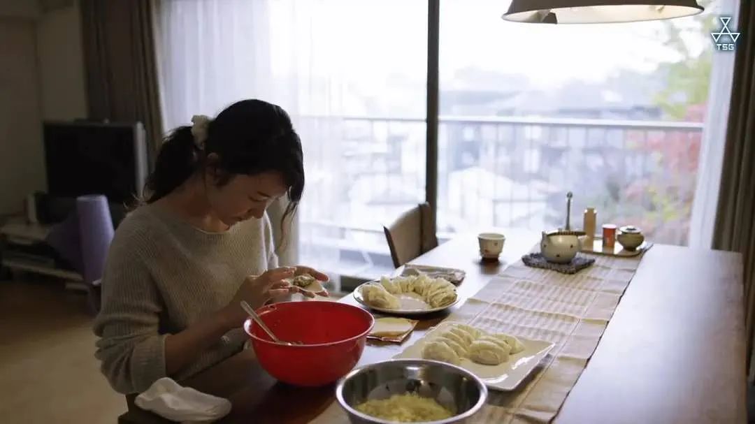 丈夫出軌，小三住進(jìn)家里：婚姻三人行，是藥還是毒？