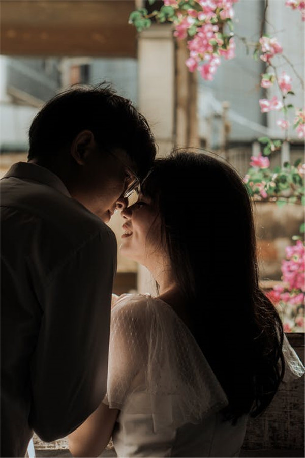 如何挽留一個你愛的人?女人越絕情越好挽回