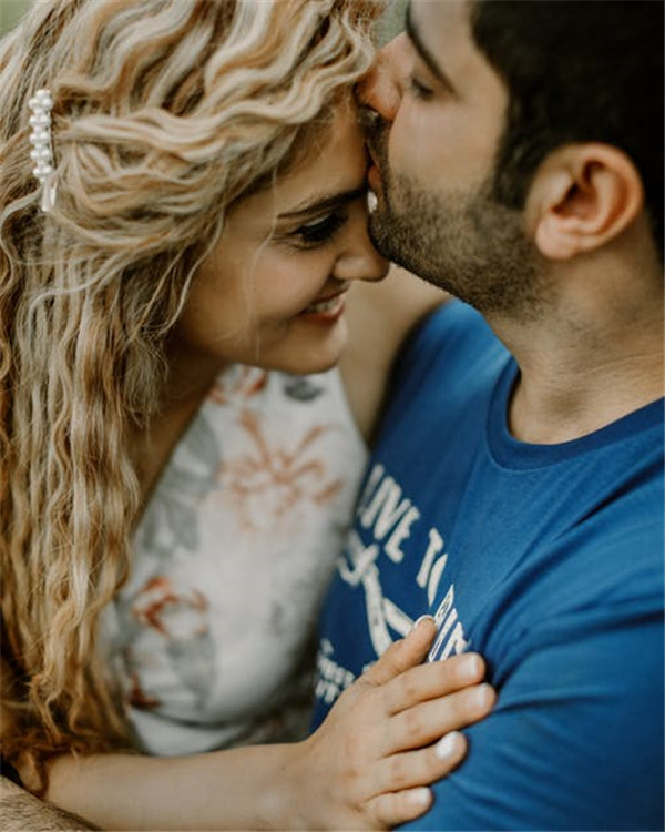 如何跟女生聊天?主動找女生聊天聊什么