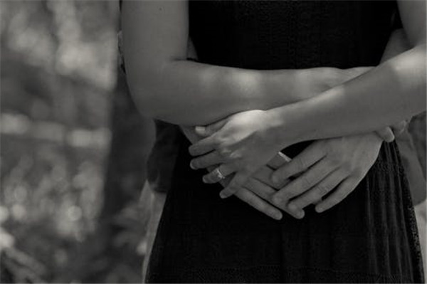 出軌的女人4種表現(xiàn)-女人有這幾種表現(xiàn)說(shuō)明出軌了