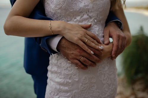 女孩喜歡上男孩的表現(xiàn)-女孩喜歡男孩的眼神