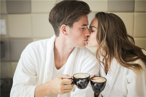 與老公吵架后如何處理?冷戰(zhàn)時(shí)-聰明女人的做法