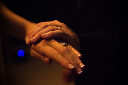 男朋友出軌了能原諒嗎?出過(guò)軌的男人真會(huì)回頭嗎