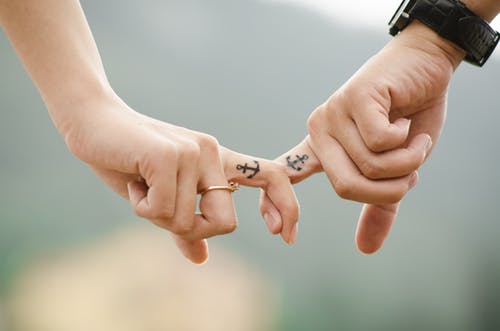 情侶之間出軌怎么解決?發(fā)現(xiàn)對象出軌怎么辦