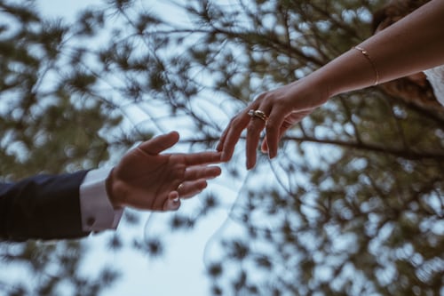 怎樣接吻才算初吻沒(méi)了?第一次接吻怎么接
