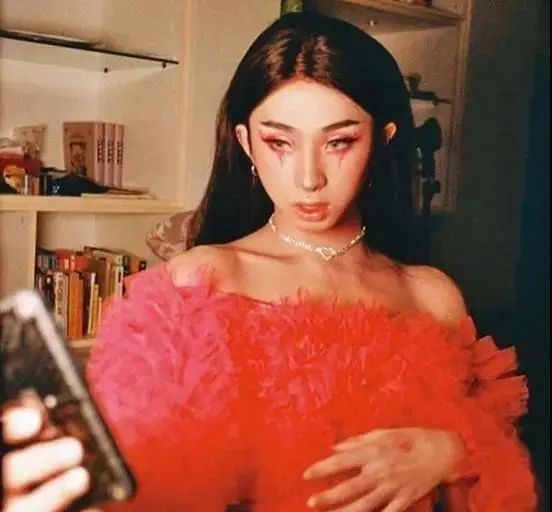 伊能靜兒子穿性感女裝：我不想做男人，有錯(cuò)嗎？