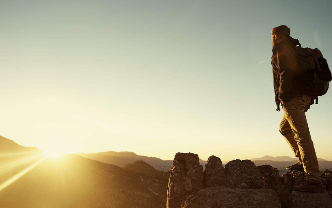 晚睡毀上午早起毀一天