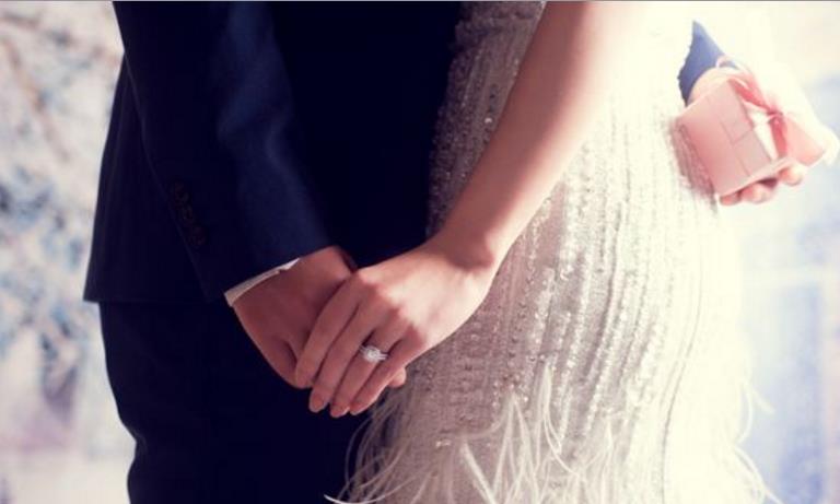 感情中誰(shuí)做第一個(gè)開(kāi)口的人