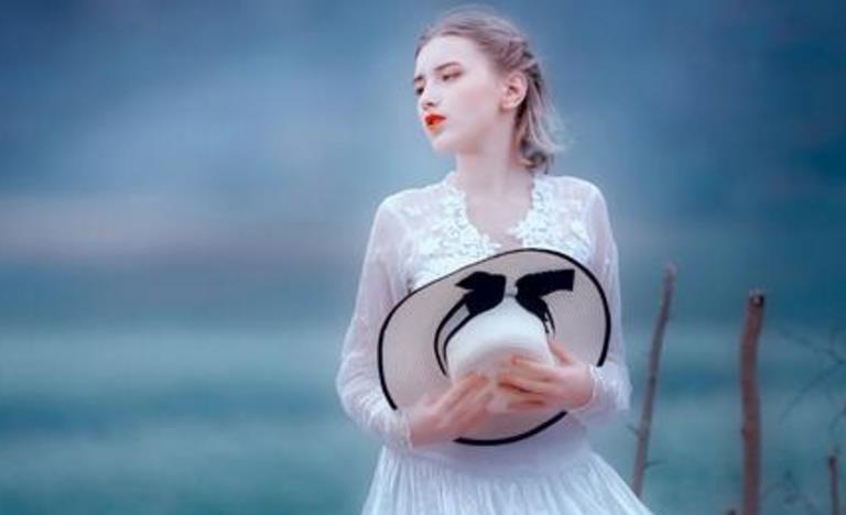 感情中誰(shuí)做第一個(gè)開(kāi)口的人