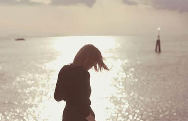 對不起我并不會(huì)因?yàn)槟銉?yōu)秀而愛你