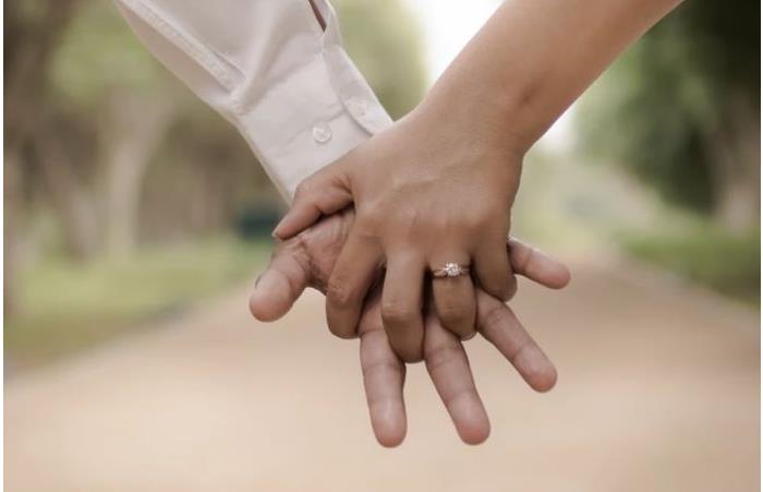 戀愛中的男女如何證明愛對方