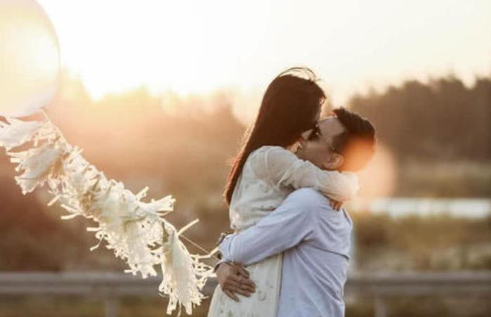 分手后男人還愛你的表現(xiàn)