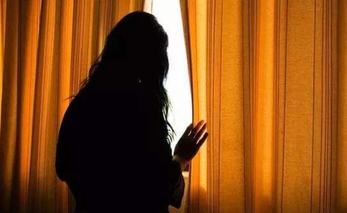 害羞嚴(yán)重就會(huì)變?yōu)樯缃唤箲]