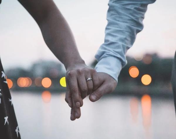 如何看待女方家長(zhǎng)堅(jiān)持要彩禮這件事？