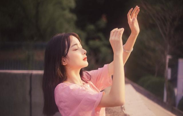能讓你飛蛾撲火的愛情會(huì)是什么樣？
