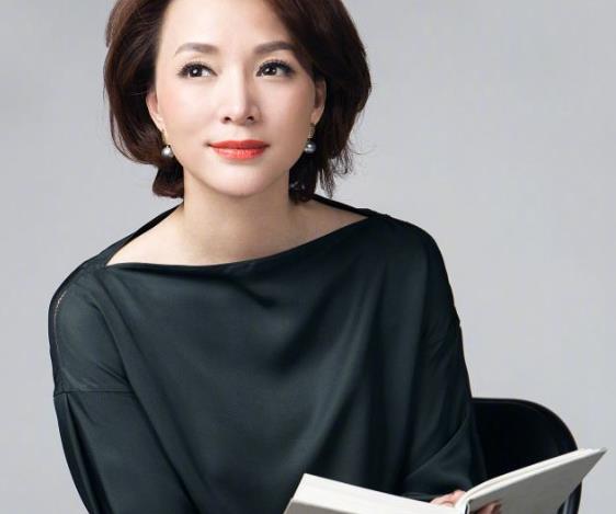 董卿：一個(gè)會(huì)發(fā)光的女人！