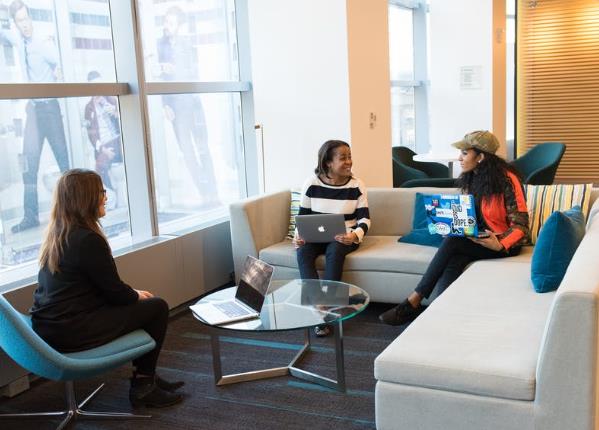 幽默式批評(píng)方法最有效？