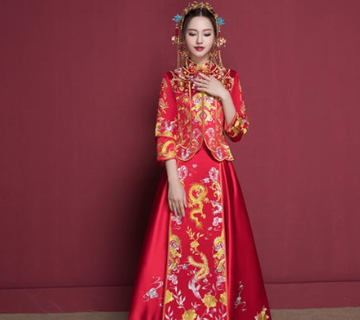 心理學(xué)：憑直覺，你喜歡哪套龍鳳褂？秒測(cè)你是奴隸命還是公主命？