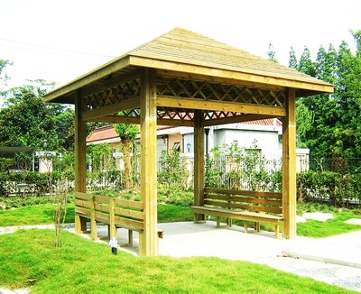 心理測試：碰到暴雨你選哪個避雨亭？測你困難時誰對你不離不棄